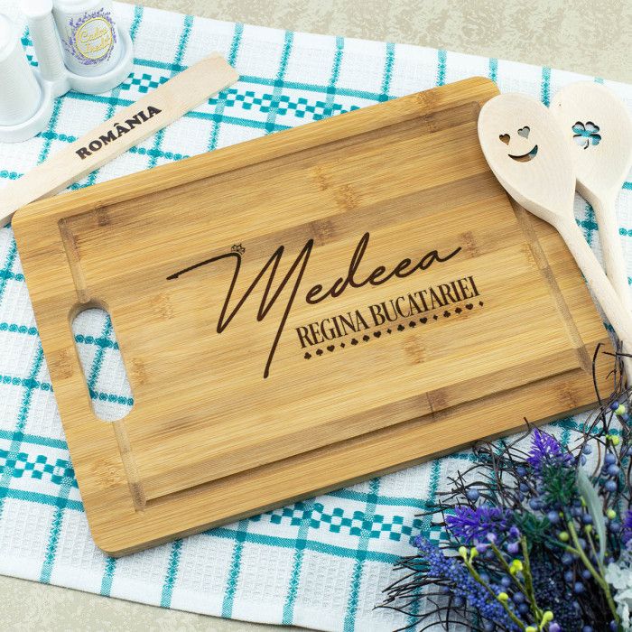 Tocator personalizat Prieteni, Regina bucatariei, Cadou personalizat Bambus